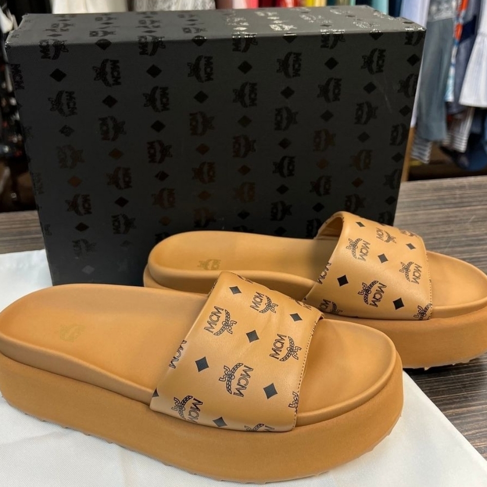 MCM Athleta Platform Sandals Size 10 (40 euro) Excellent used condition...🔥🔥